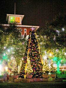 sandestin-village-of-baytowne-wharf-christmas-tree-and-lights