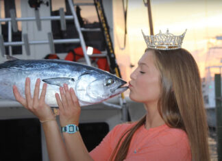 Destin Fishing Rodeo Ms. Destin Kissing Fish